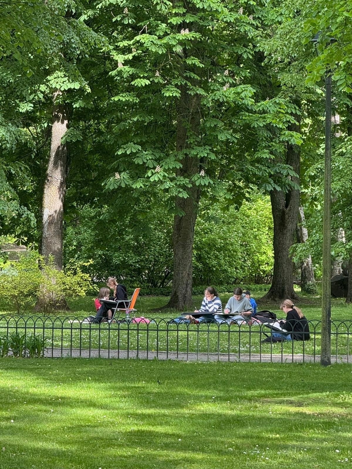 Drawing outside with my class
